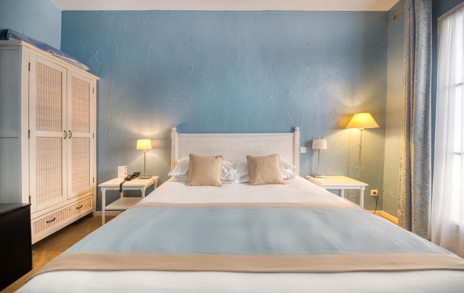 Hotel D'Aragon - Place De La Comedie Монпелие Екстериор снимка