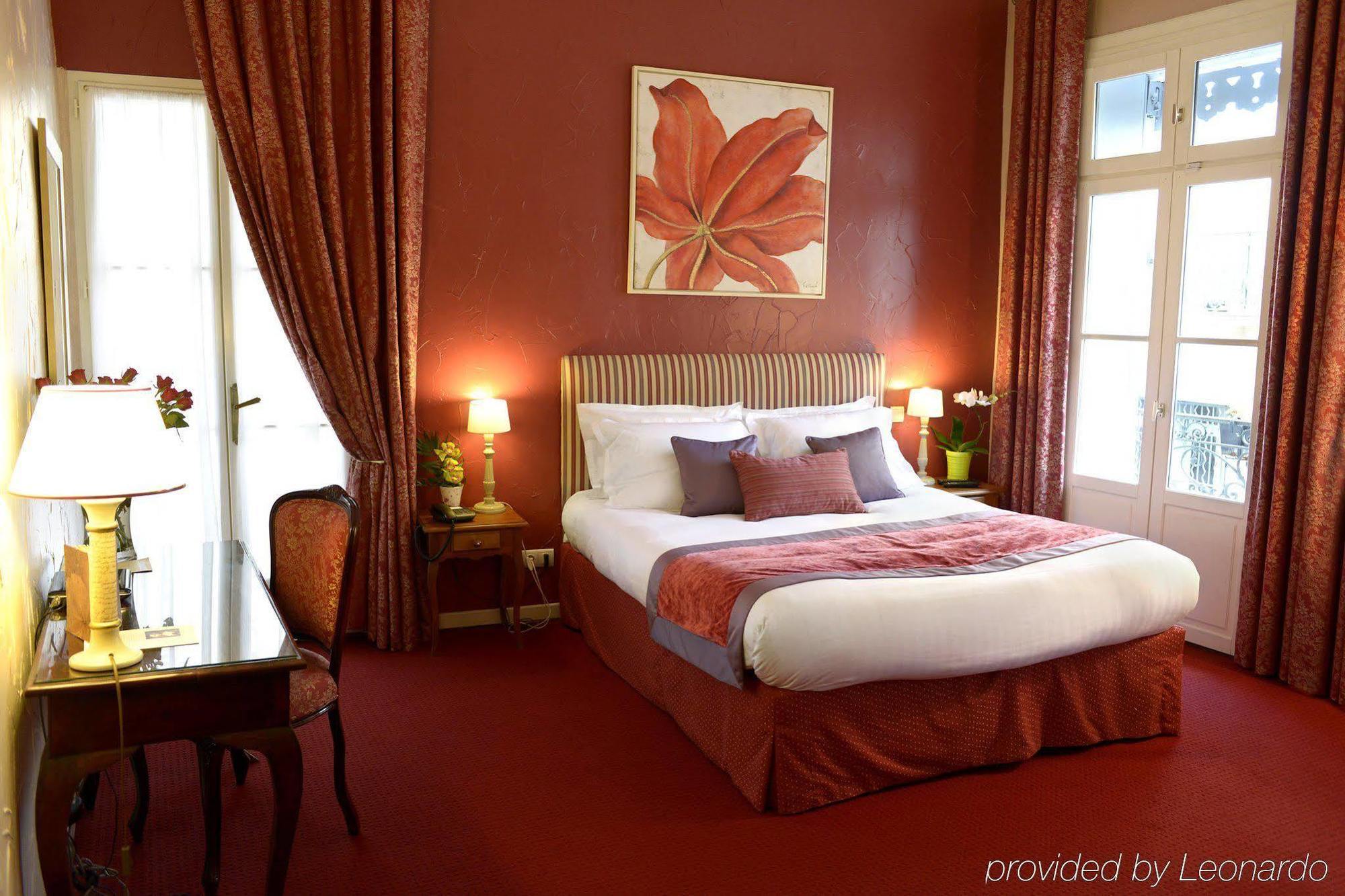 Hotel D'Aragon - Place De La Comedie Монпелие Екстериор снимка