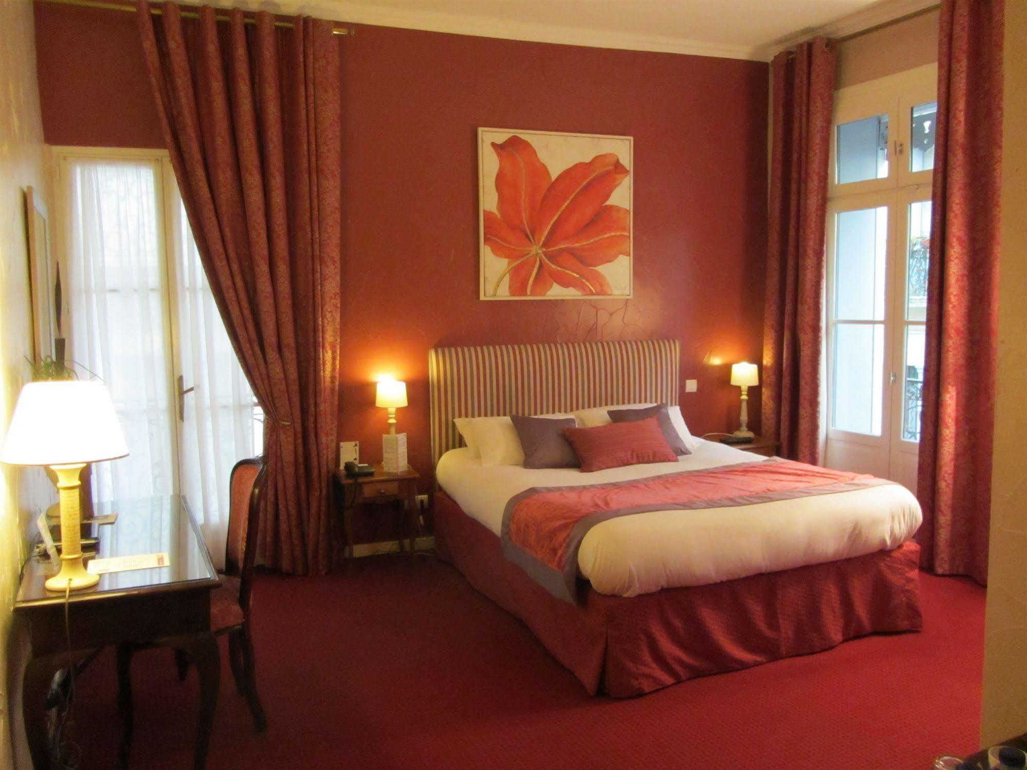 Hotel D'Aragon - Place De La Comedie Монпелие Екстериор снимка